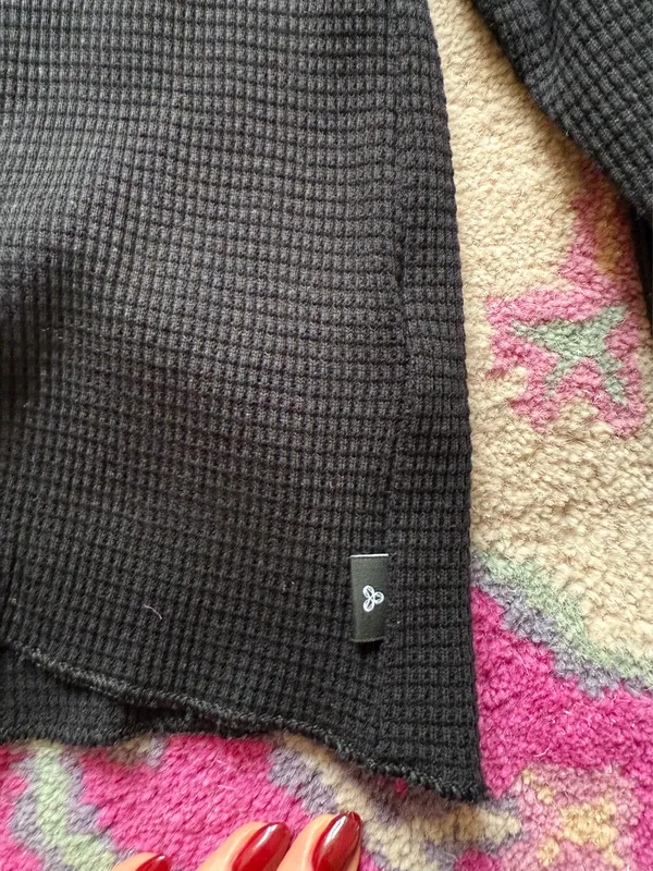 Aritzia TNA Thermal Long Sleeve - Image 3