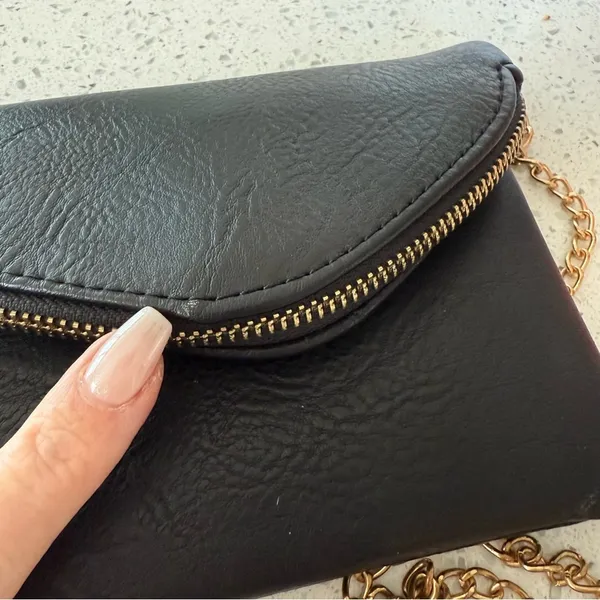 Black faux leather Crossbody Bag with Gold Chain - Image 9