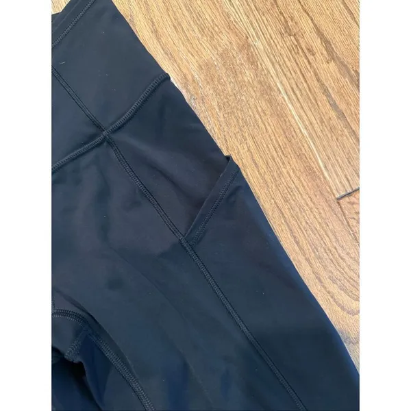 Lululemon black fast and fre 25” crop leggings with pockets size 2 - Image 6