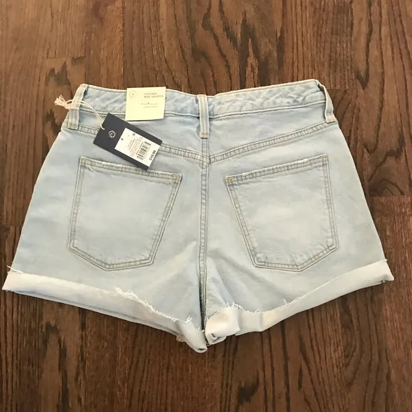 Universal Thread Women's High-Rise Vintage MIDI Jean Shorts LIGHT BLUE - Image 2