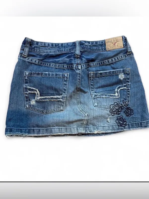 American Eagle Y2K Distressed Low Rise Denim Mini Skirt Embroidered Size 2 - Image 3