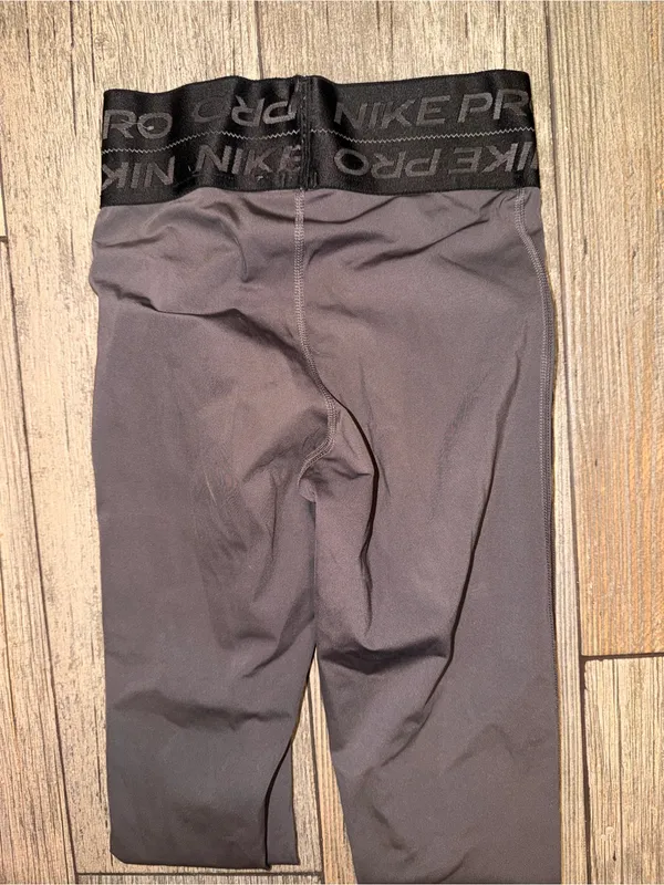 Nike Pro Gray Dri Fit Leggings - Reflective Swoosh XS; bandage logo detail - Image 4