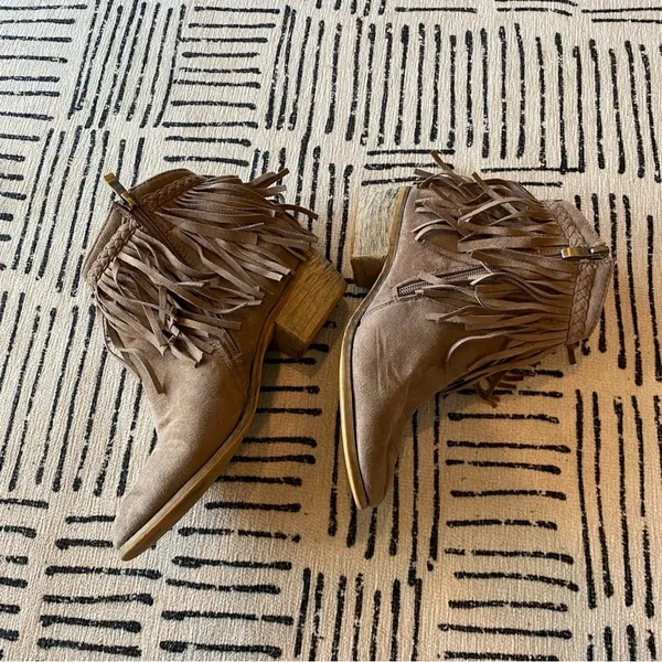 J. Adams Bree Taupe Suede Fringe Western Ankle Boots Size 10 - Image 4