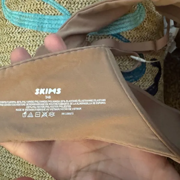 Skims Women's Tan Bra size 34b - Image 4