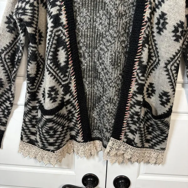 GIG by BKE Cardigan Women M Black Gray Aztec Lace Trim Open Front Wool Blend - Image 6