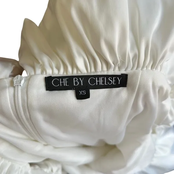 CHE BY CHELSEY White Satin Ruffled Off the Shoulder Bodycon Mini Dress‎ Size XS - Image 3