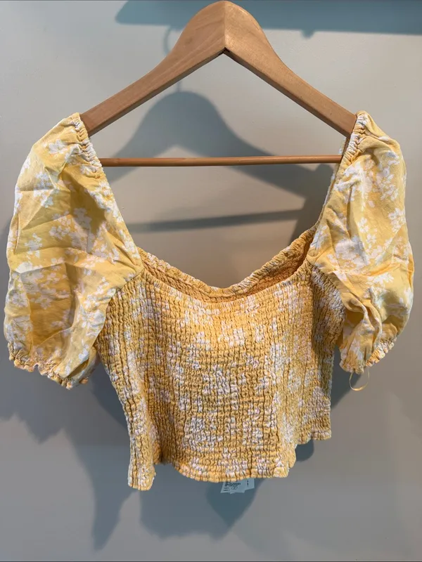 Abercrombie & Fitch Large Yellow Floral Smocked Linen-Blend Crop Top w/Scrunchie - Image 6