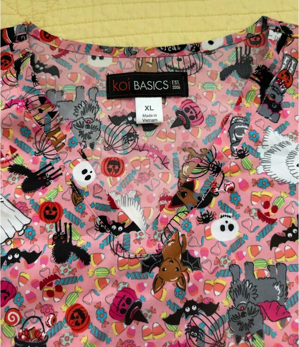 Koi Basics Halloween Scrub Top – XL 🎃👻 (NWT) - Image 3