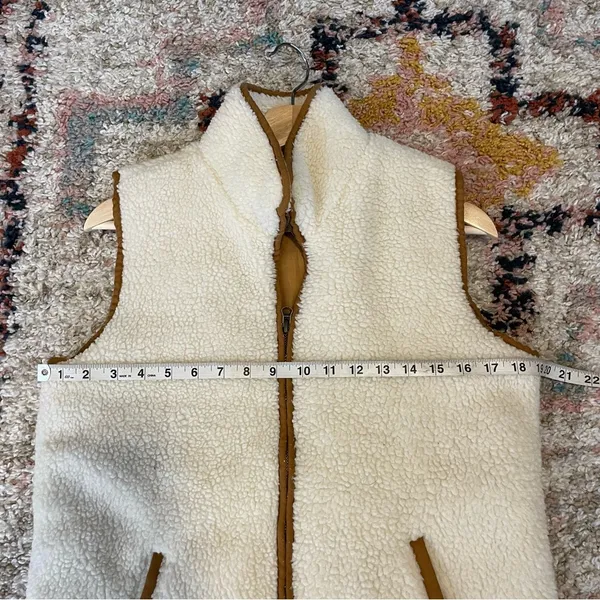 Old Navy cream Sherpa zip up vest - Image 6