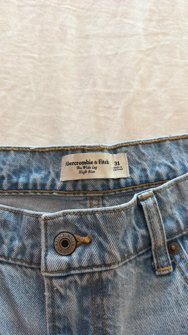Abercrombie High-Rise Wide-Leg Jeans - Image 3