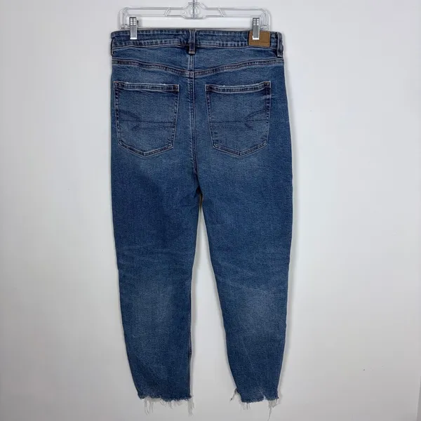 American Eagle Strigid Mom Jeans Size 12 Short Medium Wash High Waist Raw Hem - Image 5