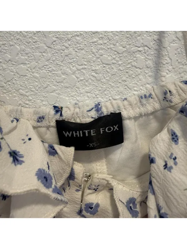 White Fox Boutique Women's White and Multi Crop-top - Image 3