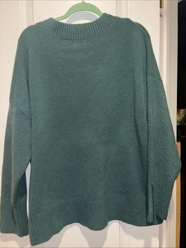 Cyrus Green Sweater V Neck Soft And Oversized Xl Warm And Fuzzy Slits On Cuffs - Image 3