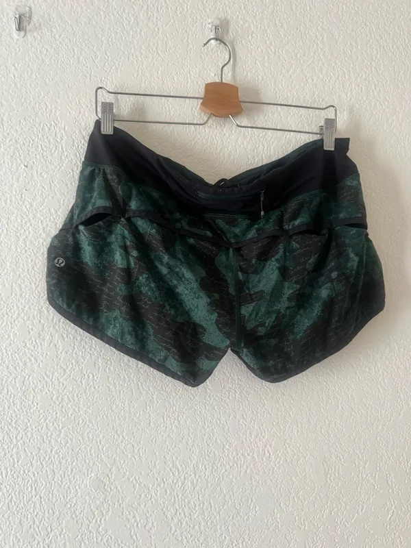 Lululemon Tracker Short II *4-way Stretch - Image 7