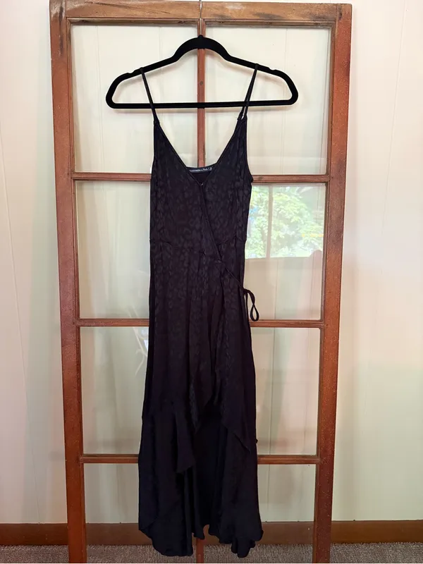 Abercrombie & Fitch Black Satin Leopard Jacquard Wrap Midi Slip Dress - Size XS - Image 2