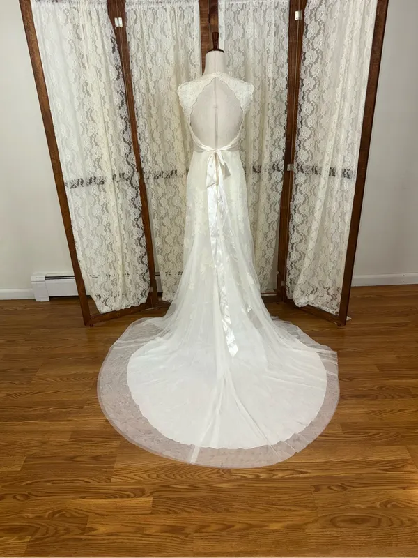 Gorgeous David’s Bridal Queen Anne Lace Overlay Wedding Gown - Image 6