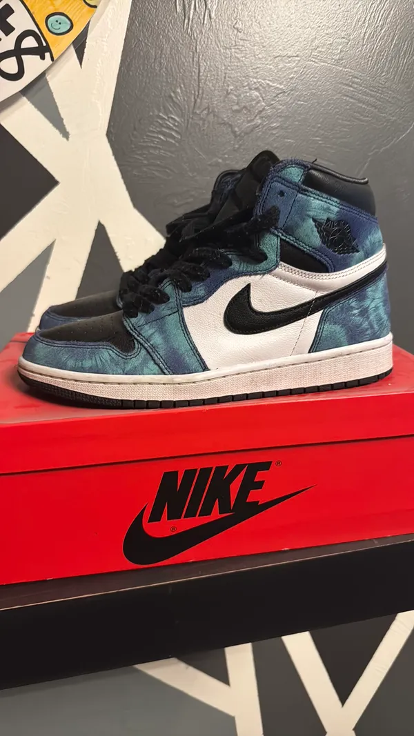 Air Jordan 1 Mid Tie Dye - Image 2