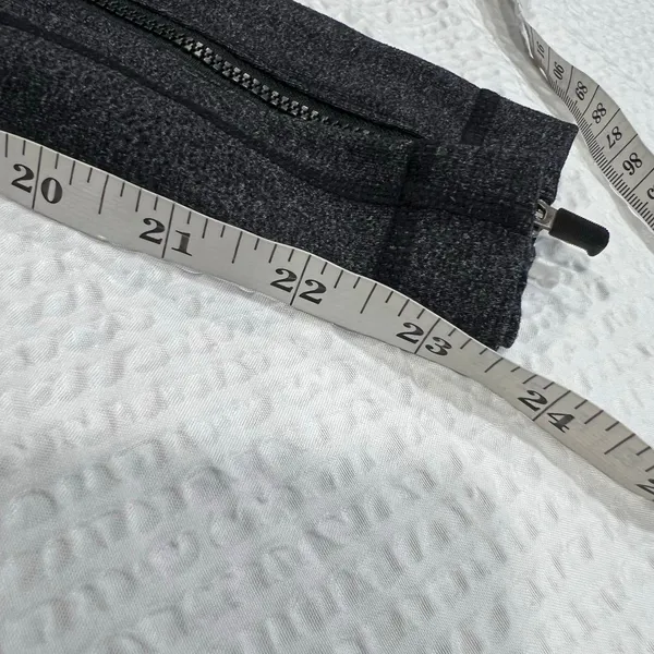 Lululemon Scenic Route 7/8 Tight leggings in gray size 8 women - Image 7