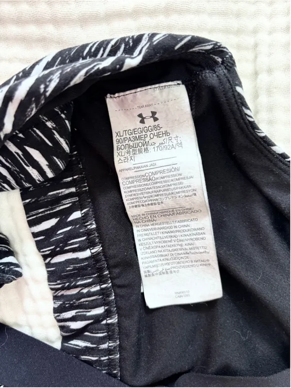 Women's Under Armour Sports Bra XL Black White Crossback Adjustable Straps - Image 3