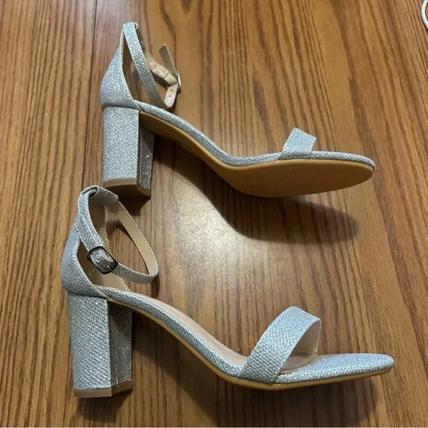 NEW Ankis Silver Glitter 4” Heel Pumps Chunky Strappy Women’s Size 7.5 - Image 5