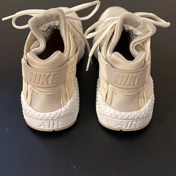 Nike Air Huaraches‎ Sneakers. Size 7.5 Cream - Image 5