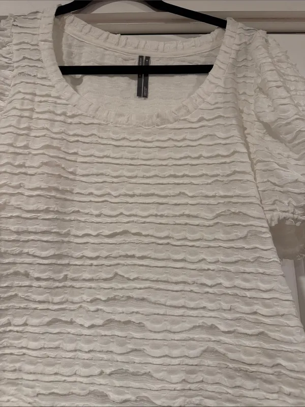 Anthropologie white Textured Puff-Sleeve Scoop Top‎ medium - Image 3
