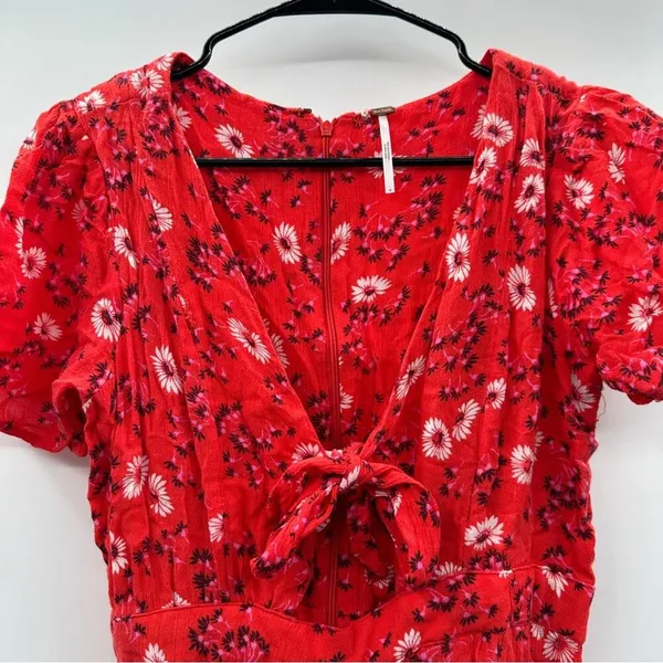 Free People Jinx Red & White Floral Print Cut Out Tie Front‎ Romper Dress Size 4 - Image 4