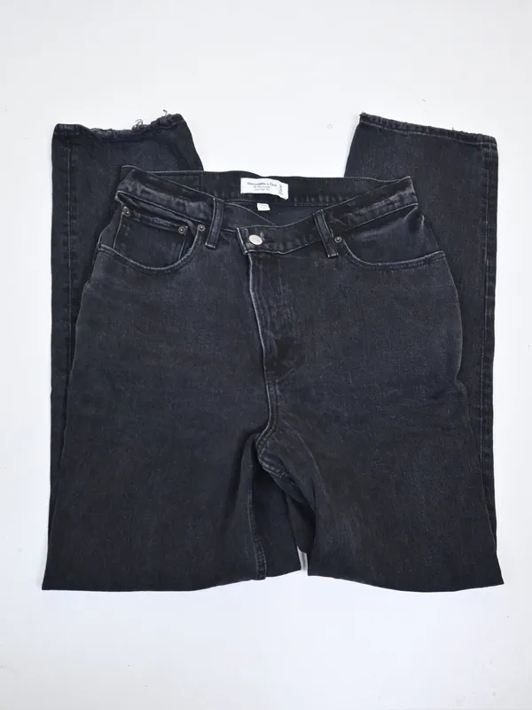 Abercrombie & Fitch Women's 30/10 The 90's Straight Ultra High Rise Jean Black - Image 4