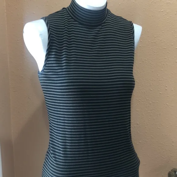Gap striped sleeveless turtleneck shirt - Image 4