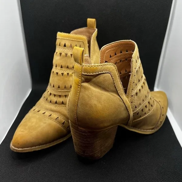 Mi‎ iM Boots Pre-owned, Lazer cut, leather uppers, boho vibe booties 7.5 - Image 4