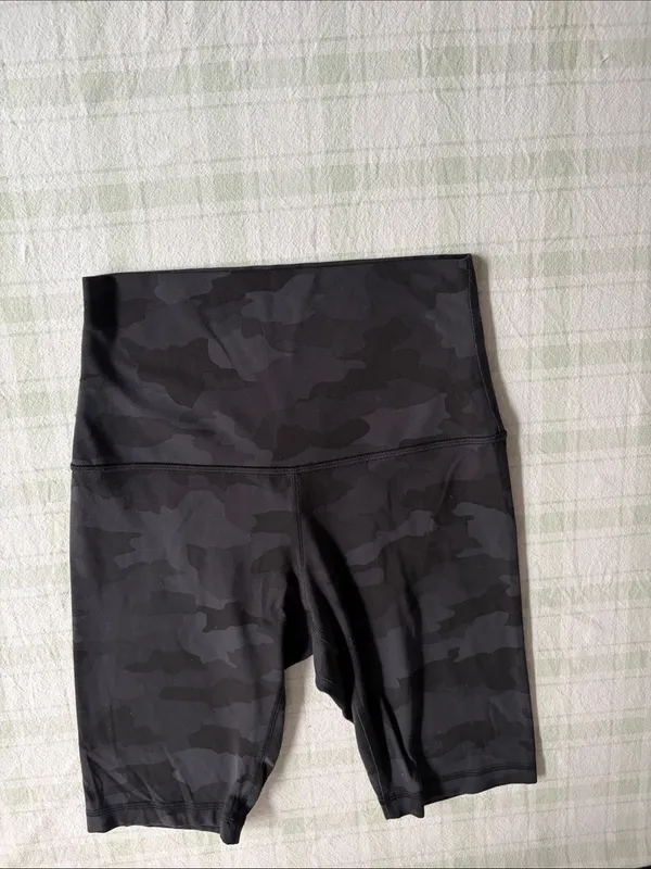 Lululemon Align High-Waist Camo Bike Shorts - Black/Grey - Image 4