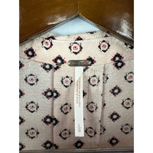 Women’s Free People Large Beige Paisley Patterned Blouse - Image 4