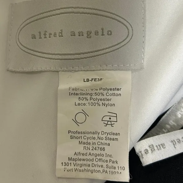 🖤 Alfred Angelo Black & White Satin & Lace Halter Ball Gown - Image 3