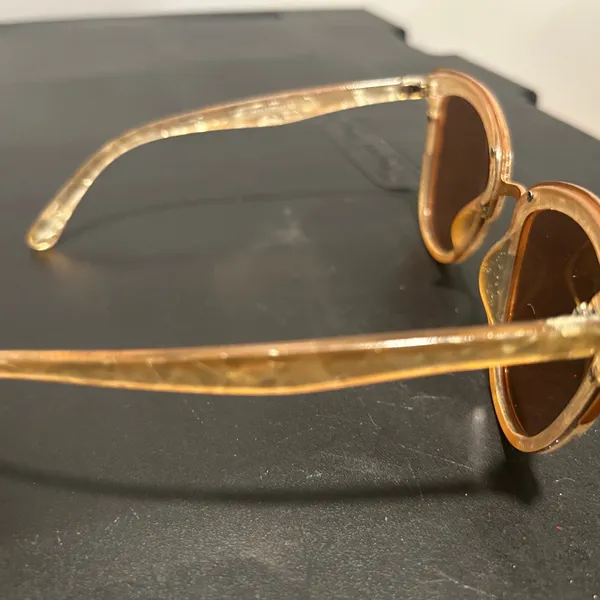 Stylish Gold Cat - Image 5