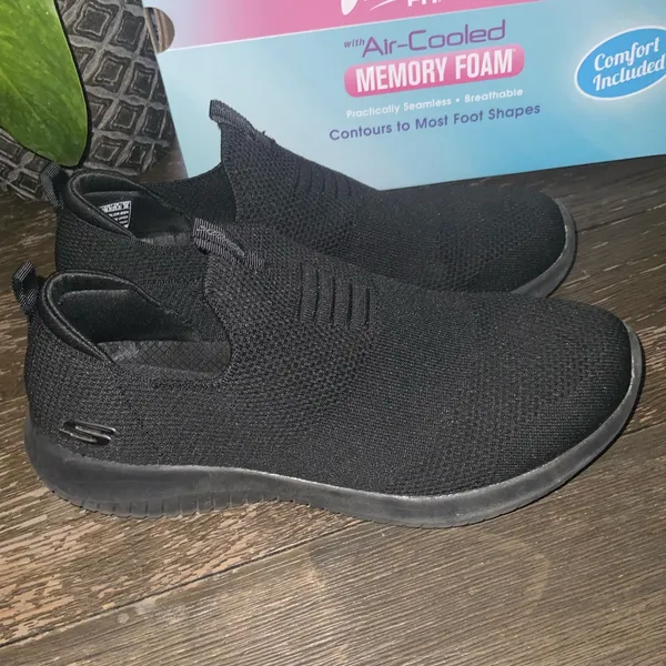 Skechers Black Stretch Fit Air-Cooled Memory Foam Slip On Sneaker 8.5 - Image 3