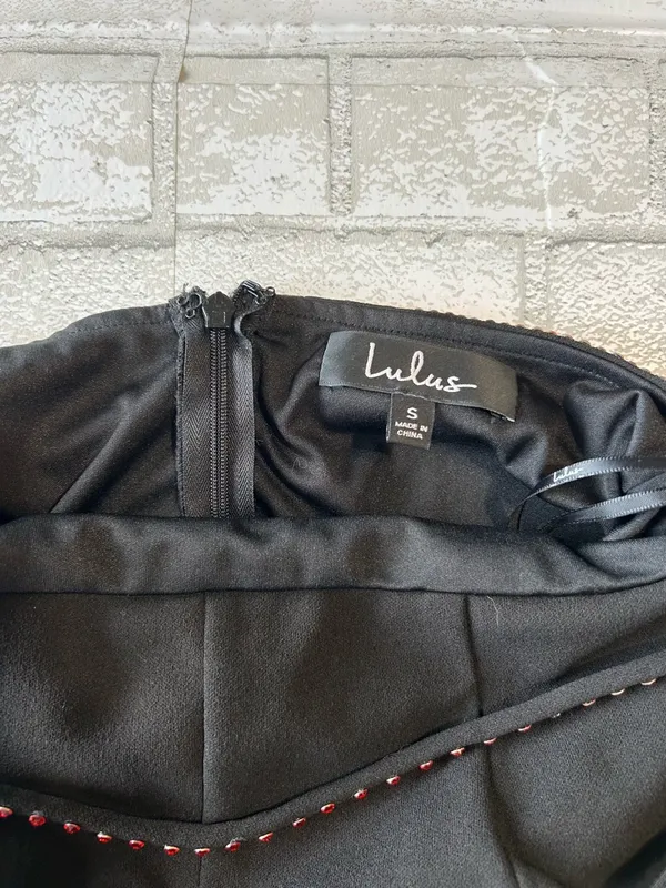 Lulu's Black V-Neck Evening Gown with Subtle Red Trim - Image 6