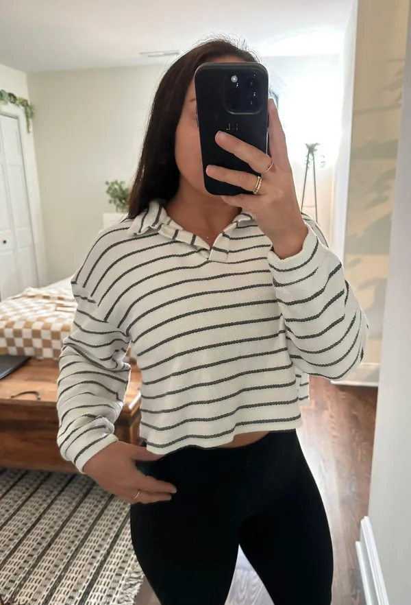 Vestique Cropped Sweater - Image 2