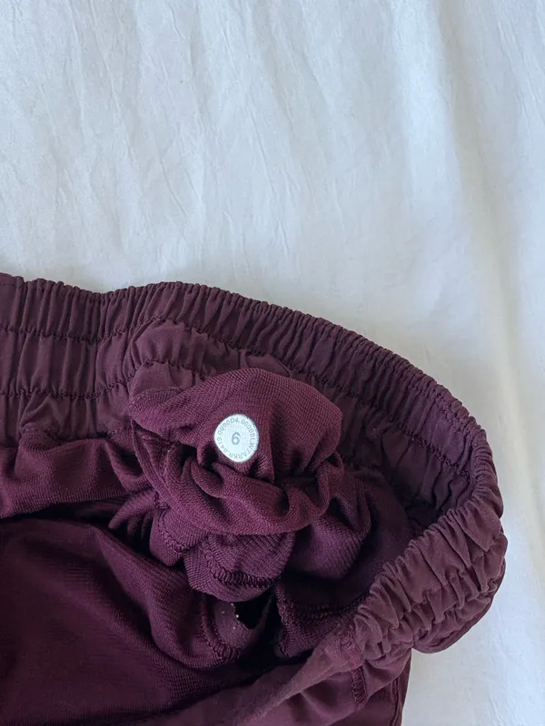 Lululemon Hotty Hot 2.5" - Image 2
