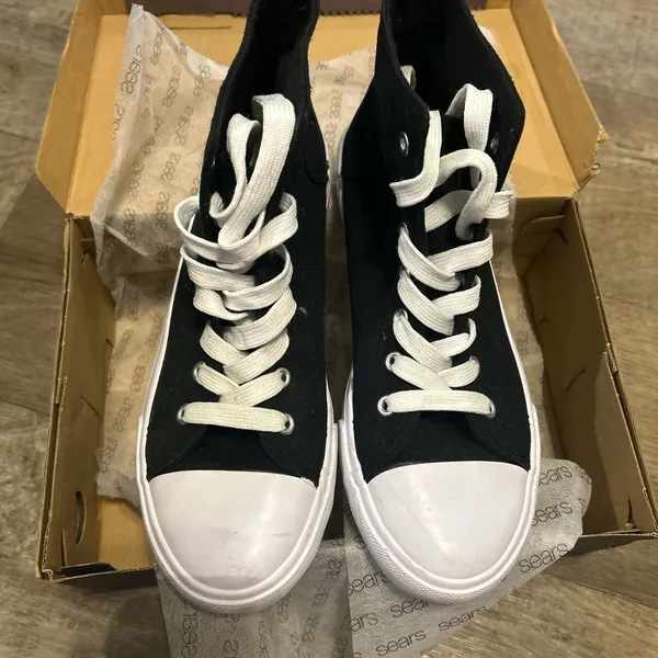 Black high tops Size 8 - Image 2