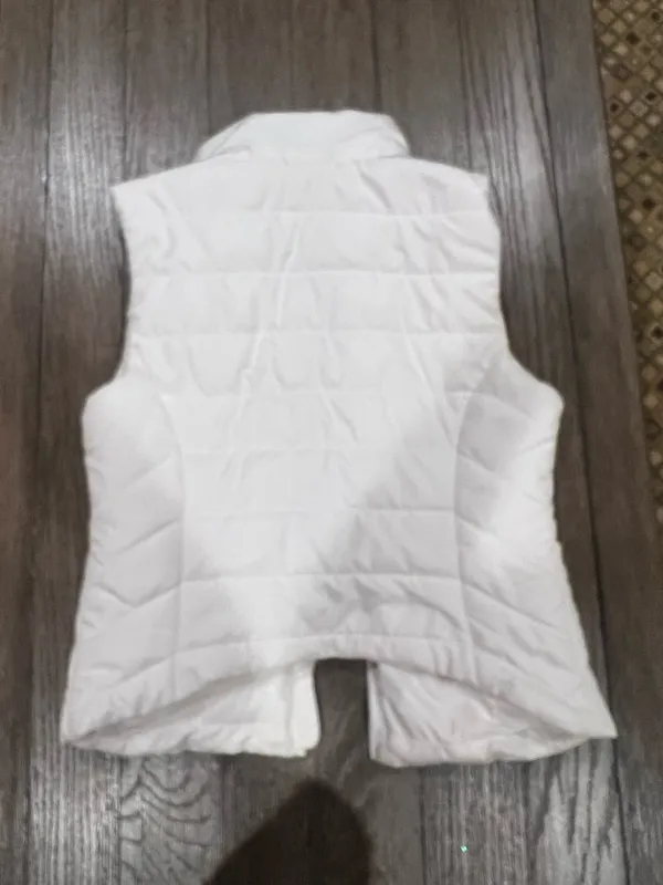 Aeropostale Stay warm and stylish with this sleek white puffer vest. Perfect for layering in cooler weather. - Image 3