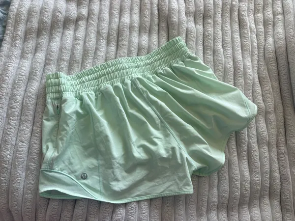 Lululemon 2.5" Hotty Hot Shorts High-Rise - Image 2