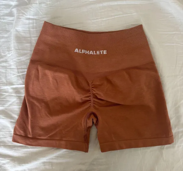 Alphalete Amplify Shorts 4.5" - Image 2