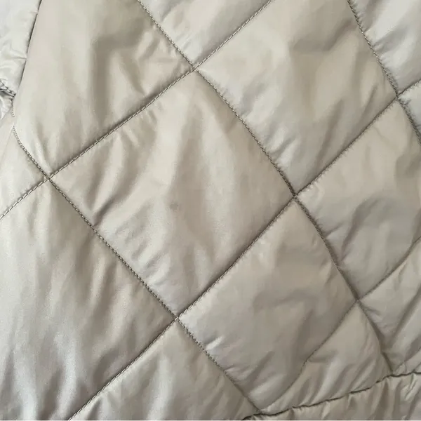 The North Face Monarch Quilted Puffer Jacket in Grey Women’s Medium - Image 9