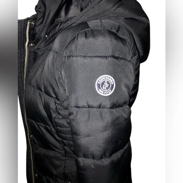 Abercrombie & Fitch Black Hooded Puffer Jacket - Image 4