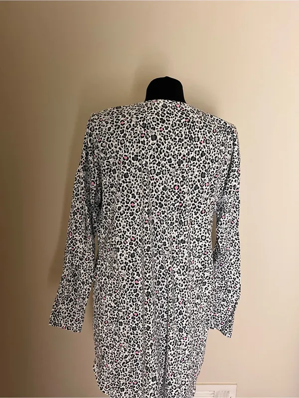 Victorias Secret Long Sleeve Leopard Print Pajama - White with Pink Accents - Image 4