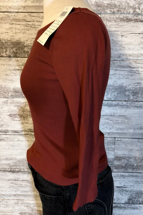 Brandy Melville 3/4 Sleeve Top  - Image 6