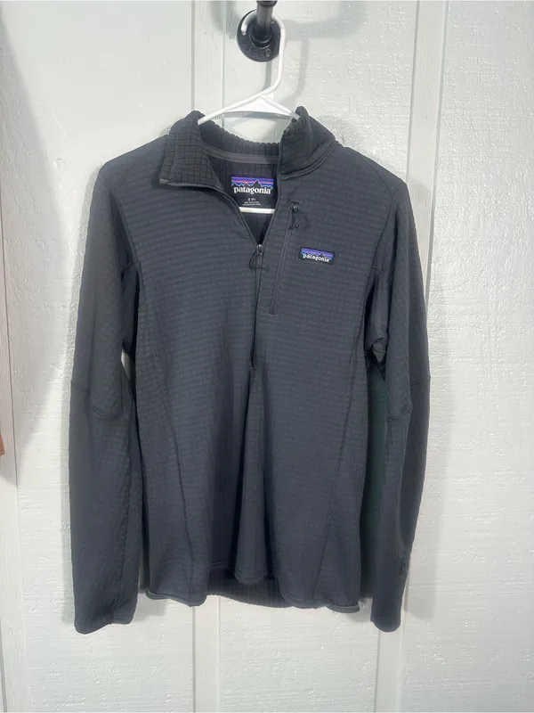 Patagonia Black Full Zip Windbreaker Size Small EUC - Image 2