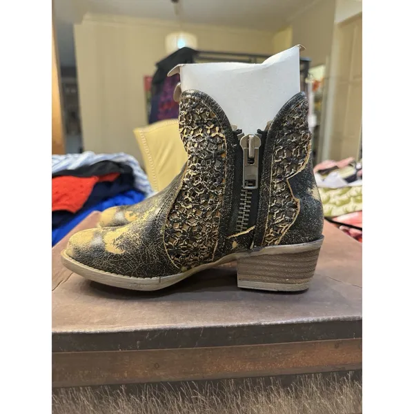 Circle G Booties Size 5 Western Cut Outs Ankle Distressed Black‎ Cowgirl Rodeo - Image 2