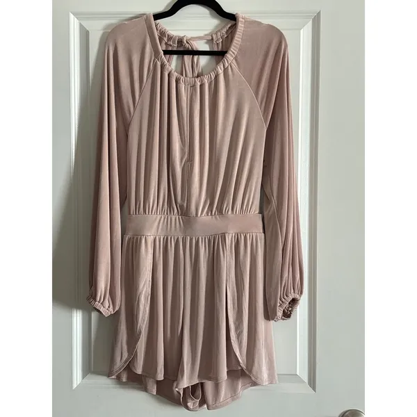 Free People Beach Long Sleeve Open‎ Back Romper Mauve Pink Size Medium - Image 3