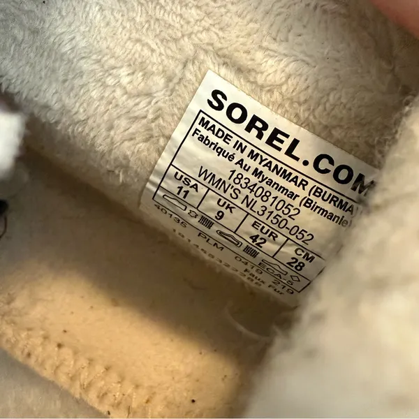 Sorel Gray and Tan Waterproof Boots-‎ insoles missing - Image 8